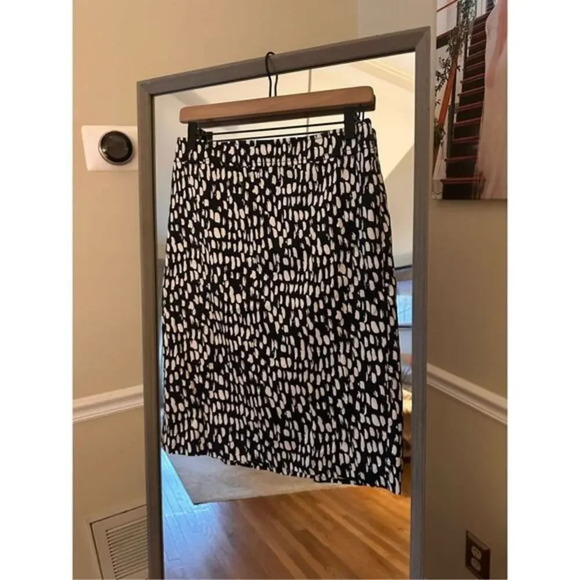 Ann Taylor Dresses & Skirts - Ann Taylor‎ Pencil Skirt Size 6